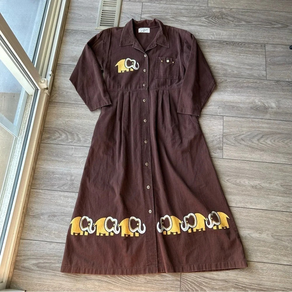 Vintage Brown Elephant Embossed Pattern Button Down Pleated Dress Made in Canada - Picture 4 of 16